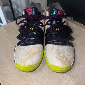 SIZE 5.5 YOUTH NIKE KYRIE 5 WHITE / GREEN AQ2456-102 SNEAKERS BASKETBALL